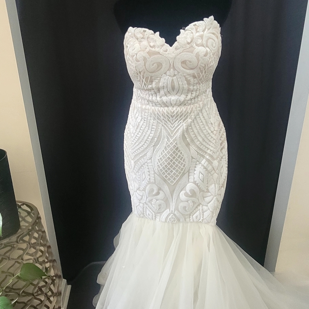 Hayley Paige Occasions Ivory Lace Wedding Gown